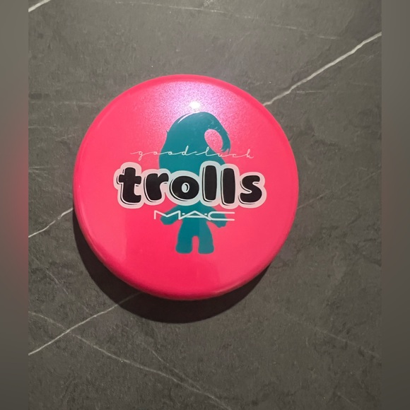 Mac X Trolls Beauty Powder New - Picture 3 of 3
